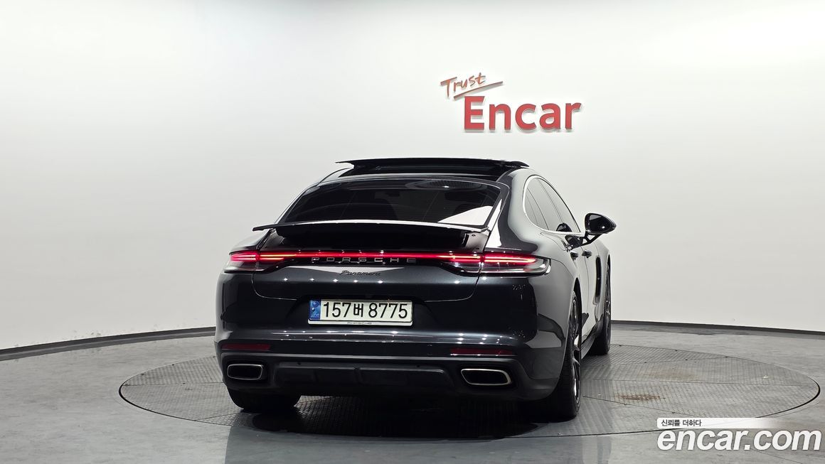 Porsche Panamera 2021
