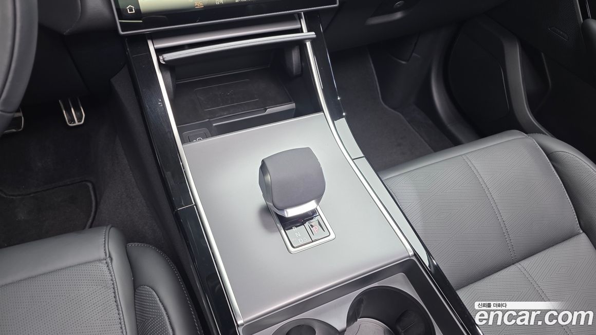Land Rover Range Rover Velar 2025