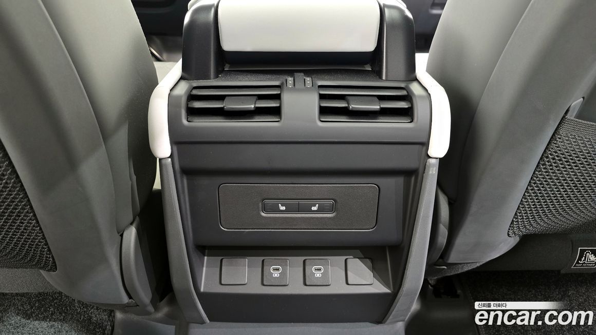 Land Rover Defender 2025