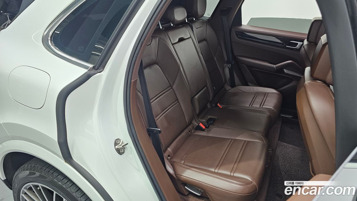 Porsche Cayenne 2021