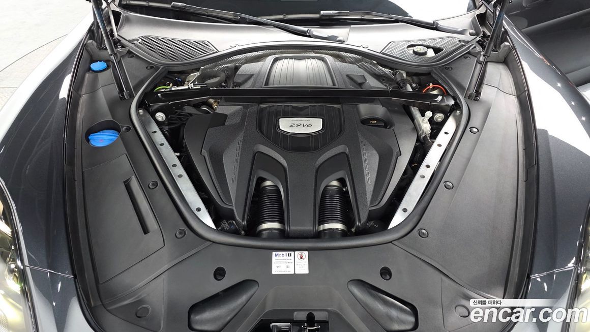 Porsche Panamera 2021