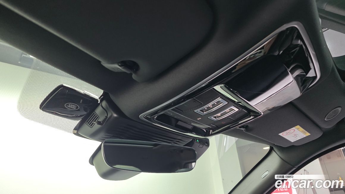 Land Rover Range Rover Velar 2025