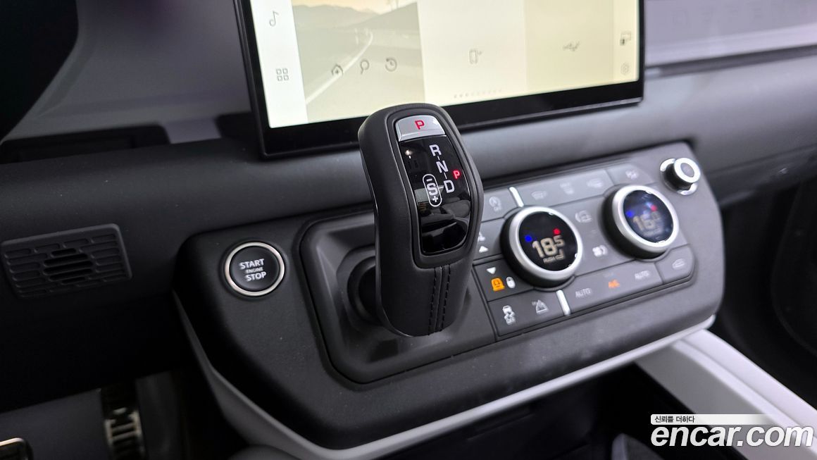 Land Rover Defender 2025