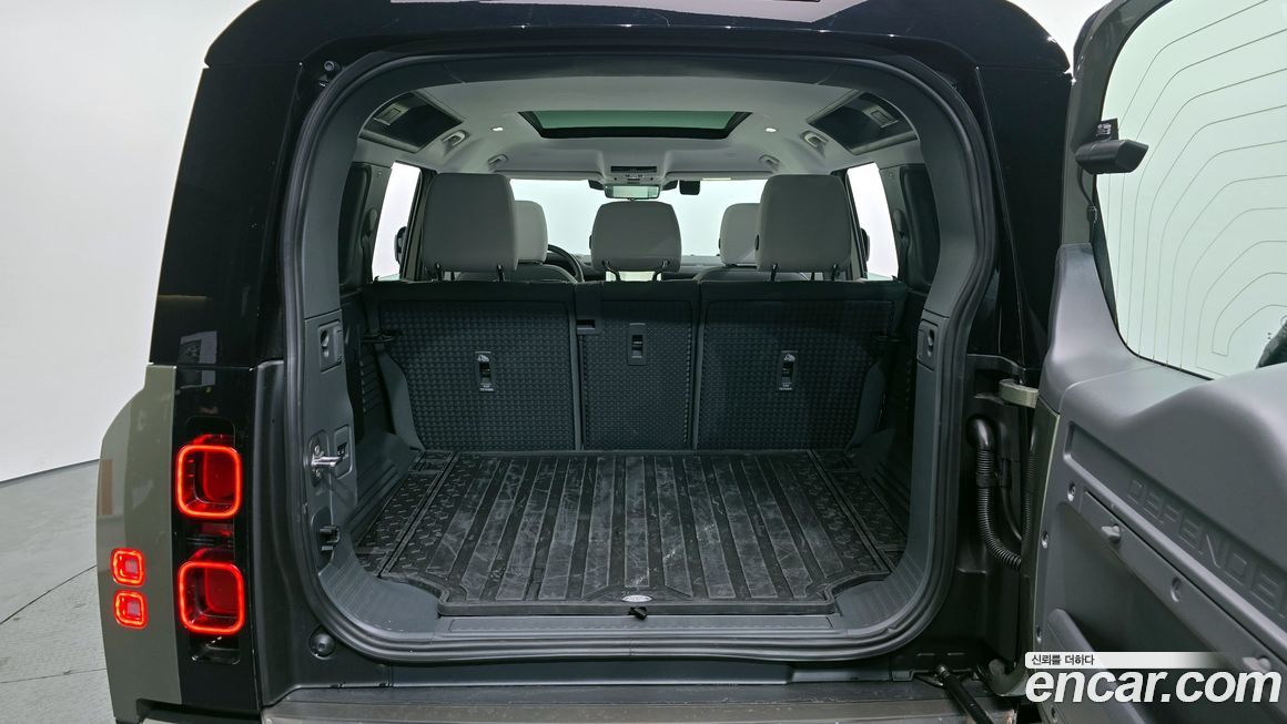 Land Rover Defender 2025
