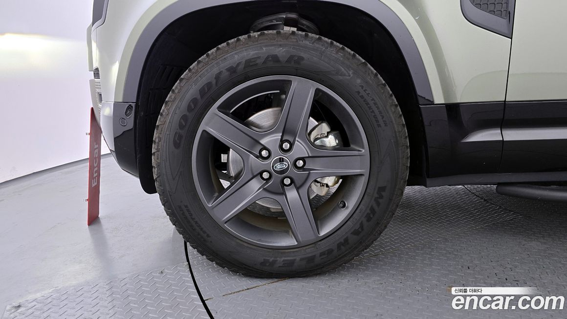 Land Rover Defender 2025