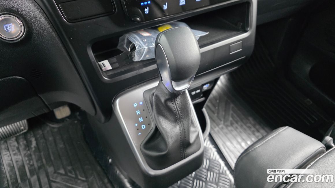 Hyundai Staria 2025