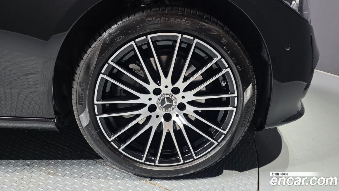 Mercedes-Benz C-Class 2025