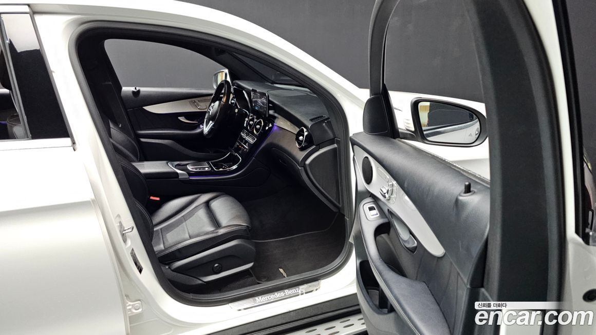 Mercedes-Benz GLC-Class 2021