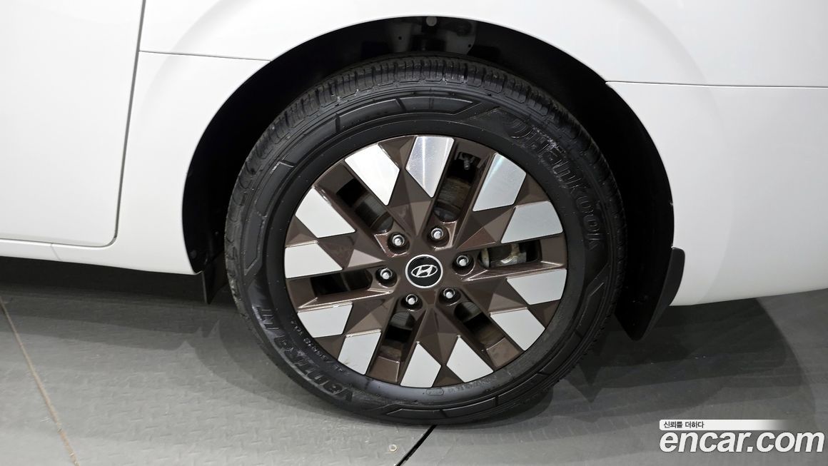 Hyundai Staria 2023