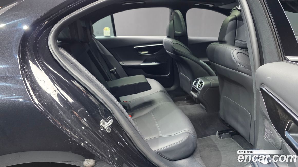 Mercedes-Benz C-Class 2025