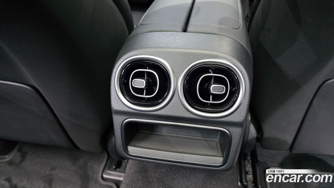 Mercedes-Benz C-Class 2025