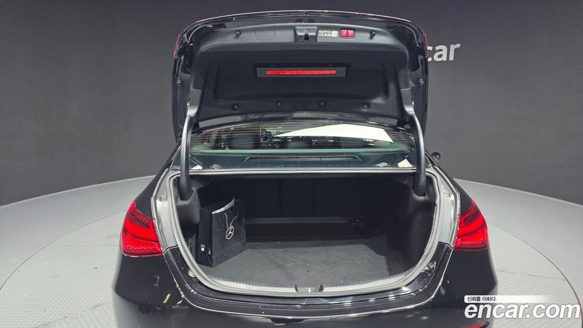 Mercedes-Benz C-Class 2025