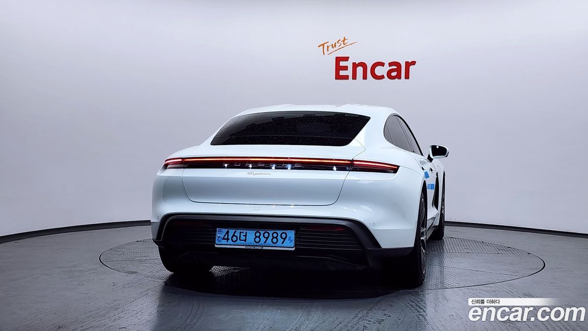 Porsche Taycan 2022