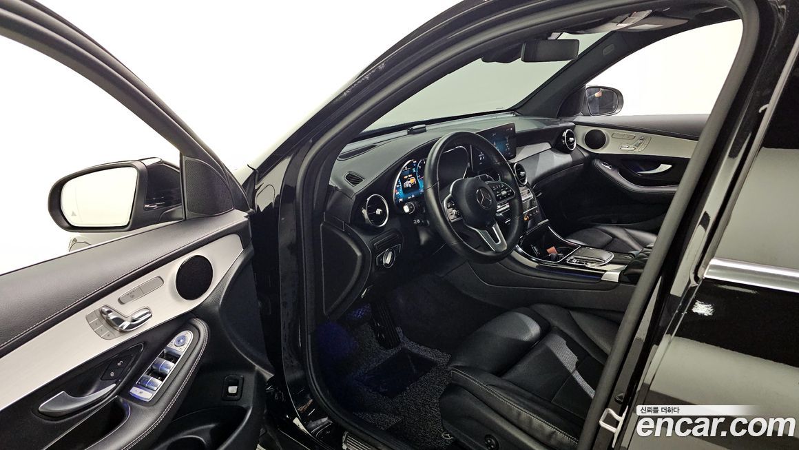 Mercedes-Benz GLC-Class 2021