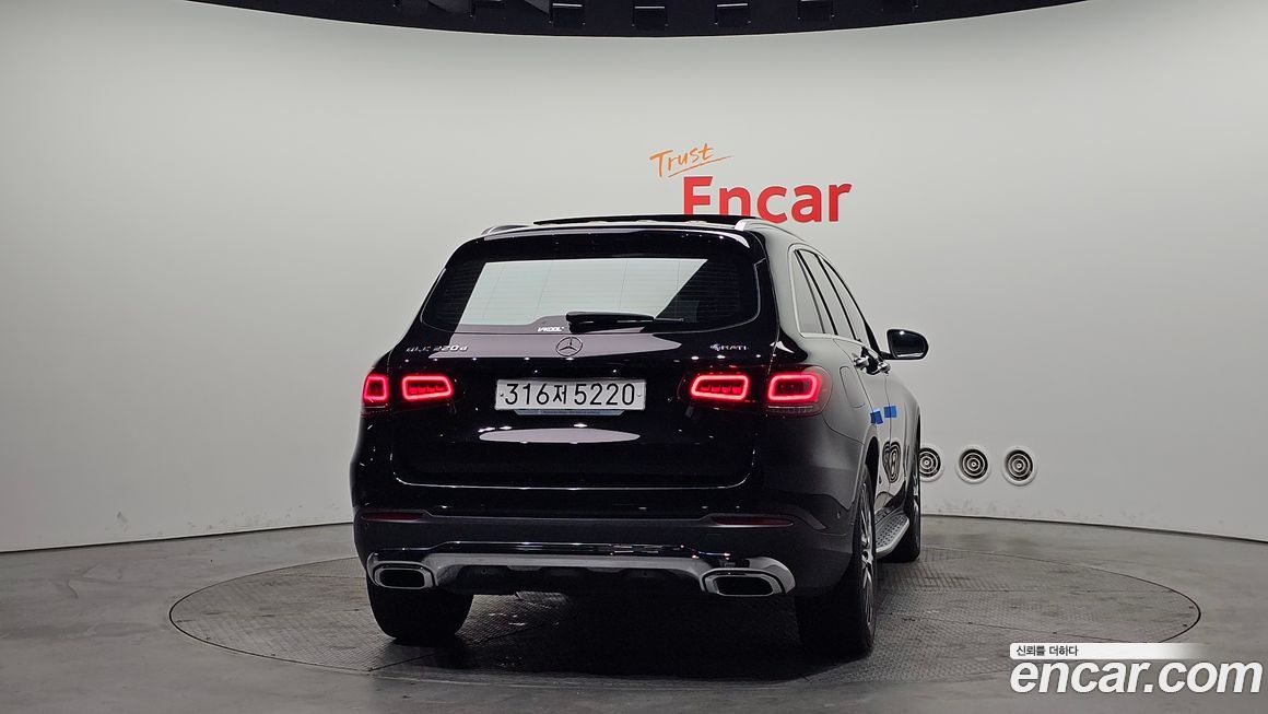 Mercedes-Benz GLC-Class 2021