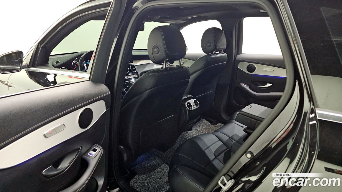 Mercedes-Benz GLC-Class 2021