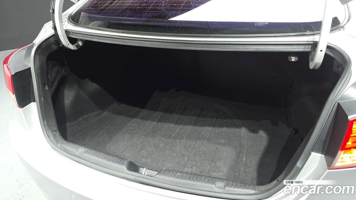 Hyundai AVANTE 2012