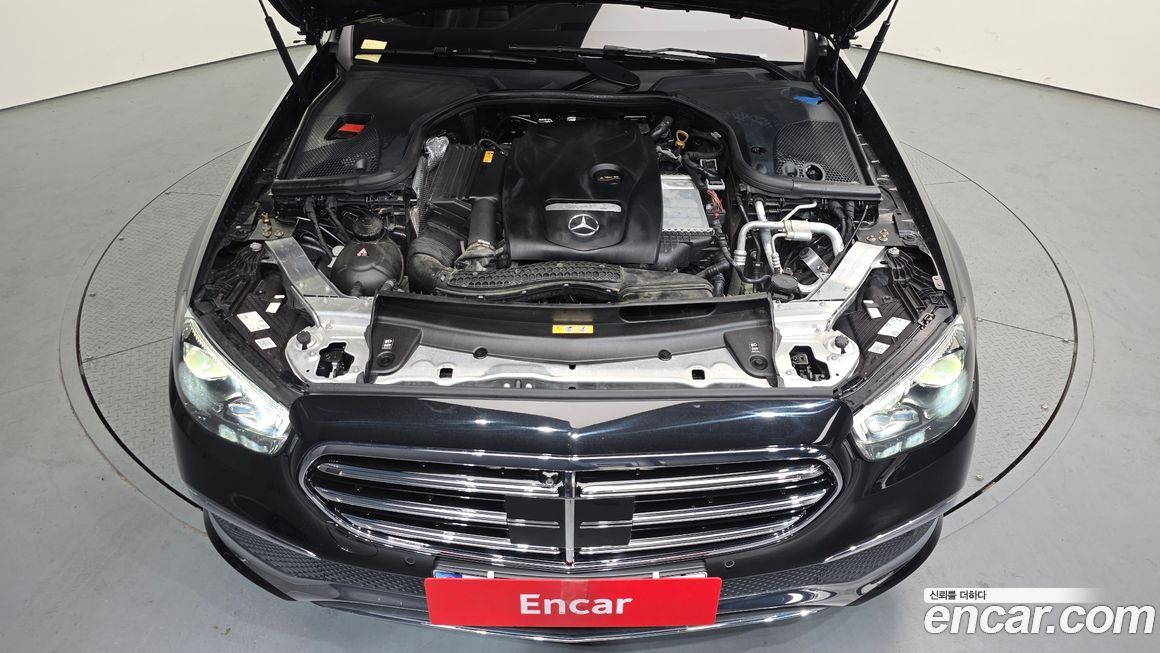 Mercedes-Benz E-Class 2022