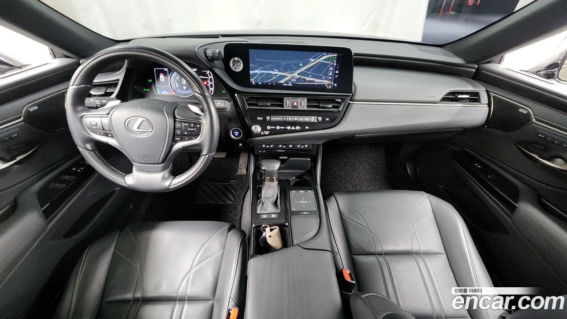 Lexus ES 2022