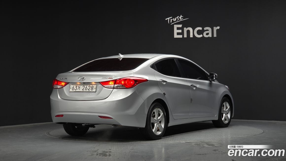 Hyundai AVANTE 2012
