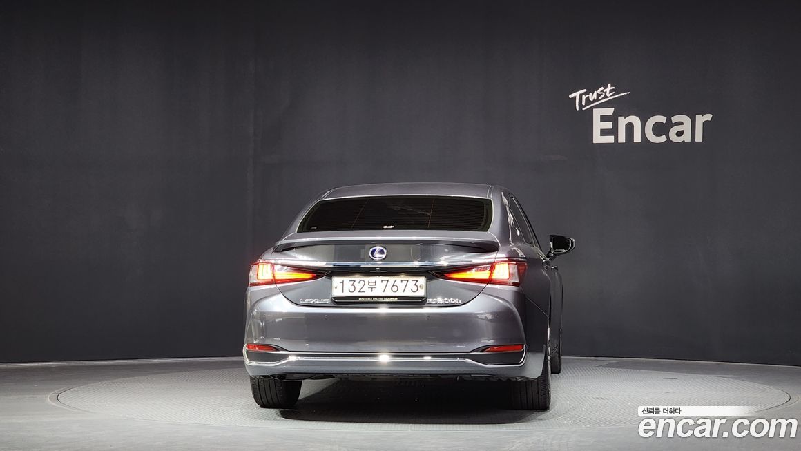 Lexus ES 2022