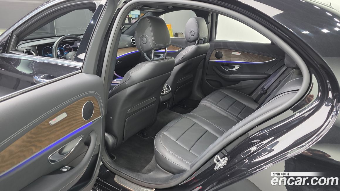 Mercedes-Benz E-Class 2022