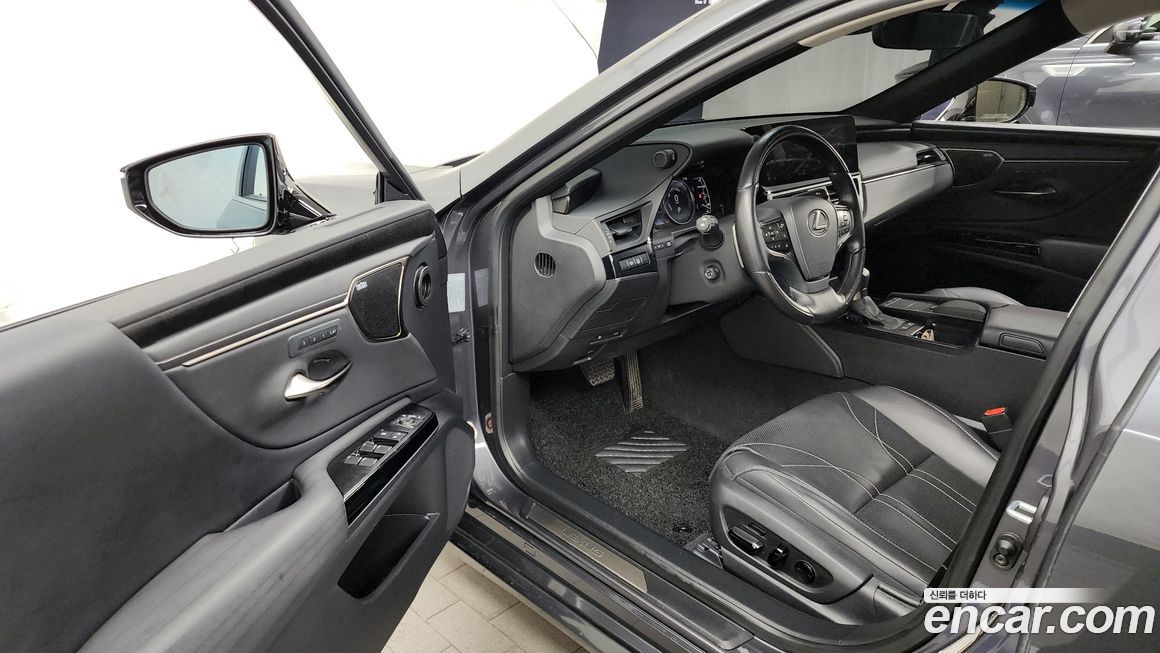 Lexus ES 2022