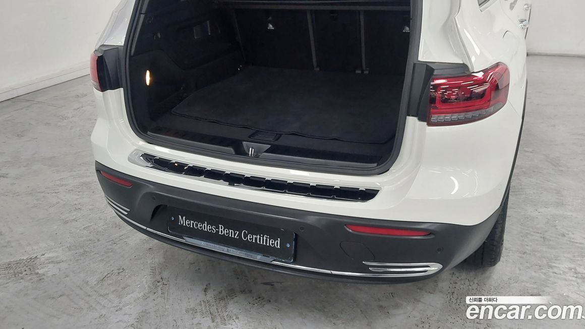 Mercedes-Benz EQB 2023