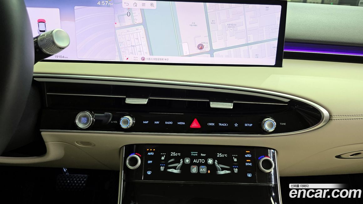 Genesis GV70 2025