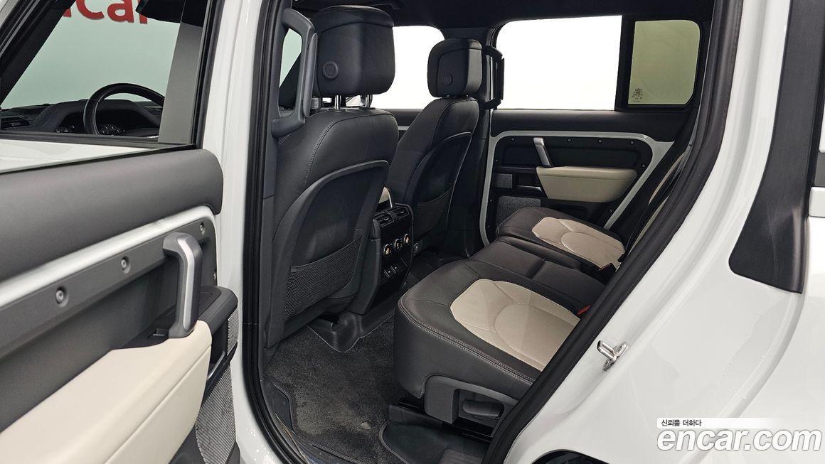Land Rover Defender 2023