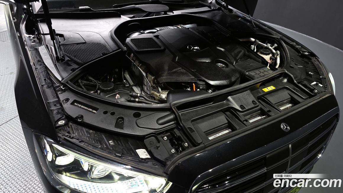 Mercedes-Benz S-Class 2025