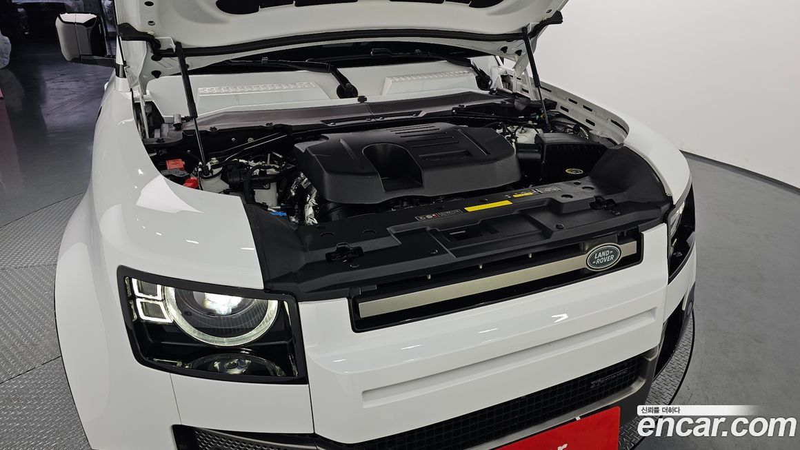 Land Rover Defender 2023