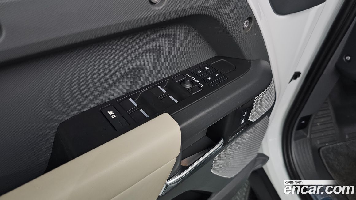 Land Rover Defender 2023