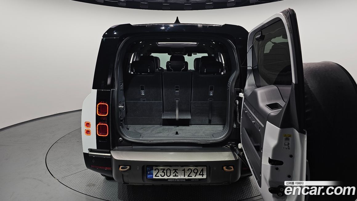 Land Rover Defender 2023