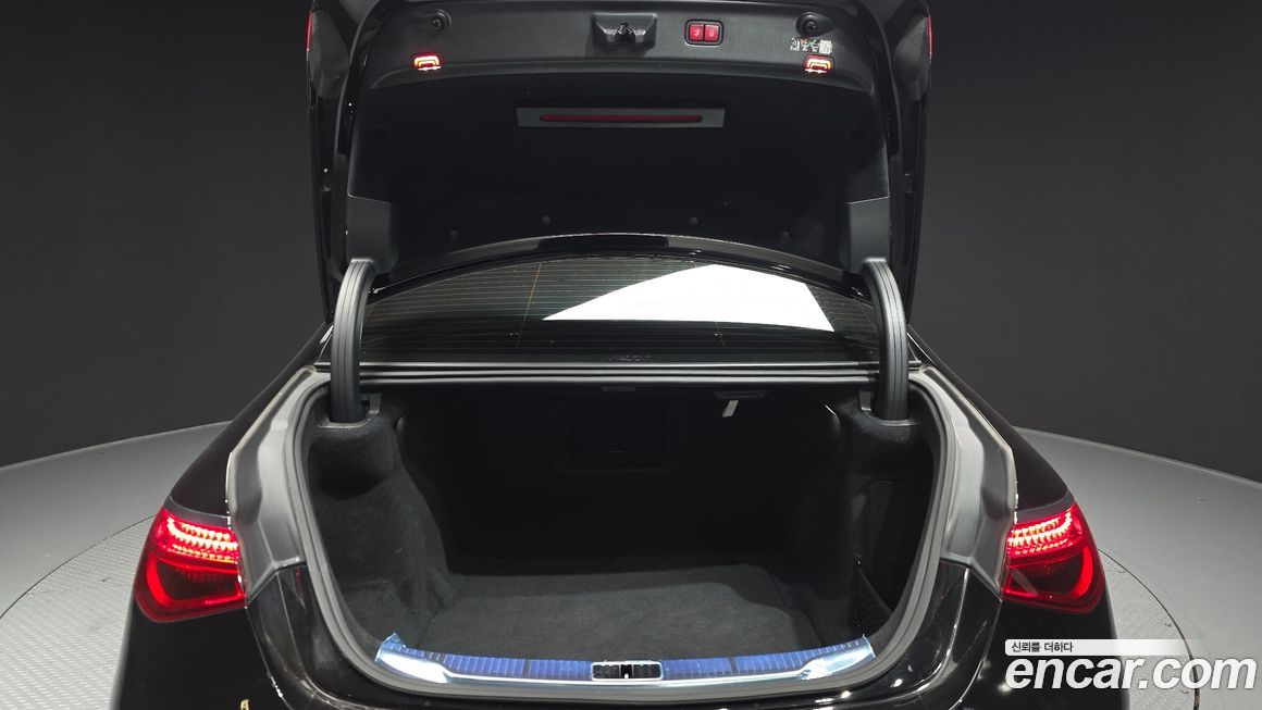 Mercedes-Benz S-Class 2025