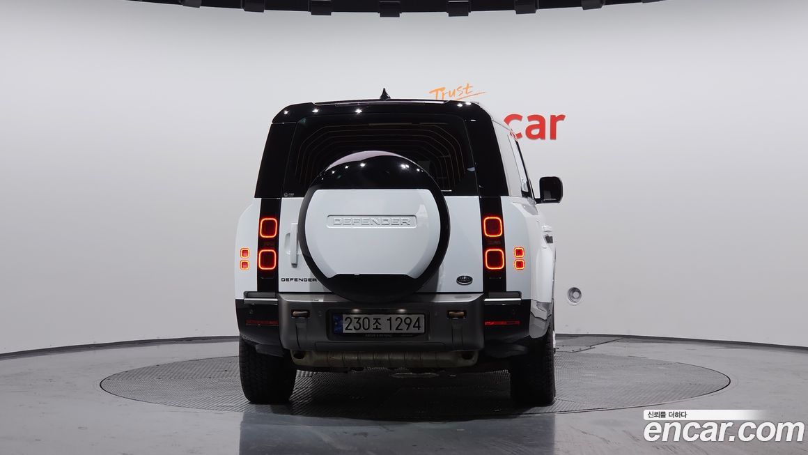Land Rover Defender 2023