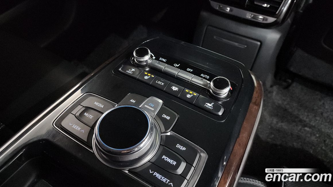 Genesis EQ900 2018