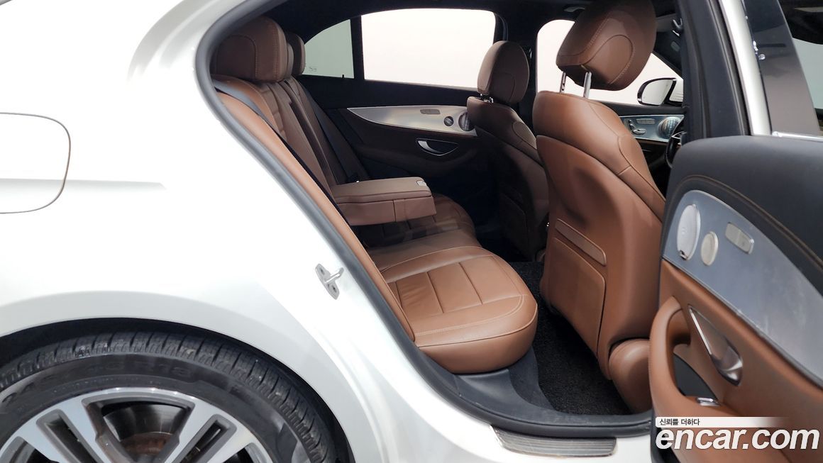 Mercedes-Benz E-Class 2021