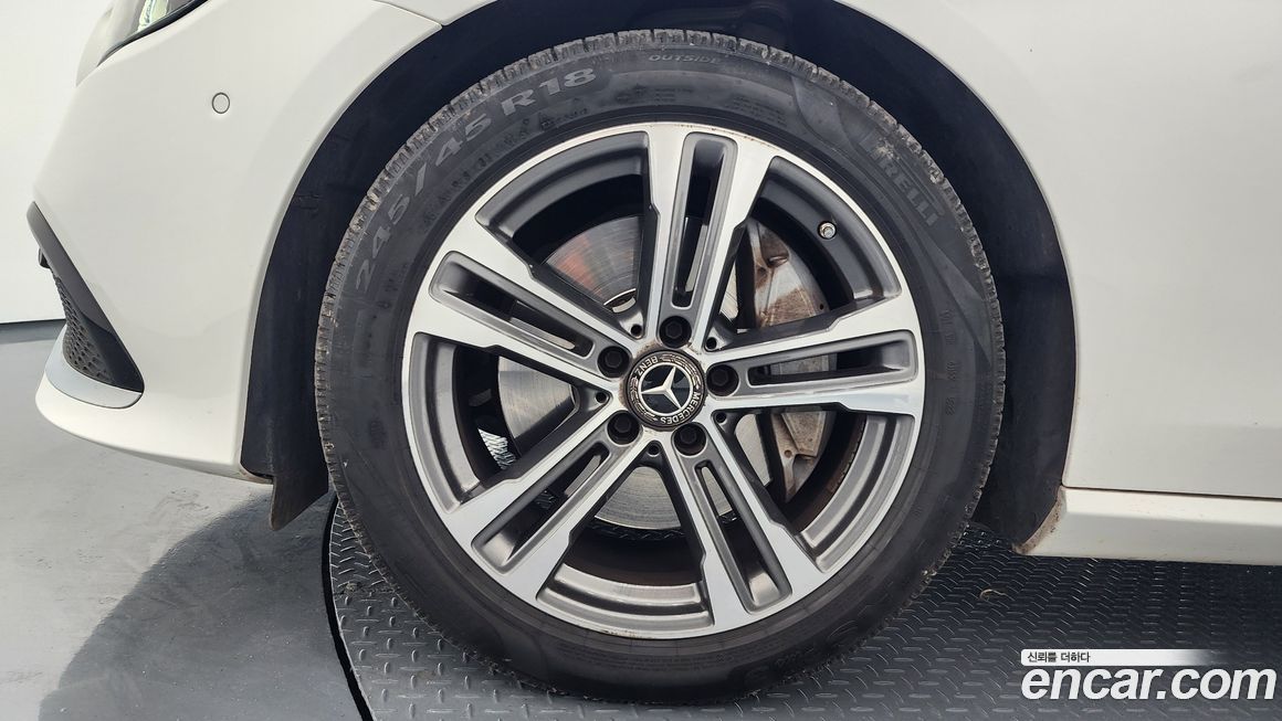 Mercedes-Benz E-Class 2021