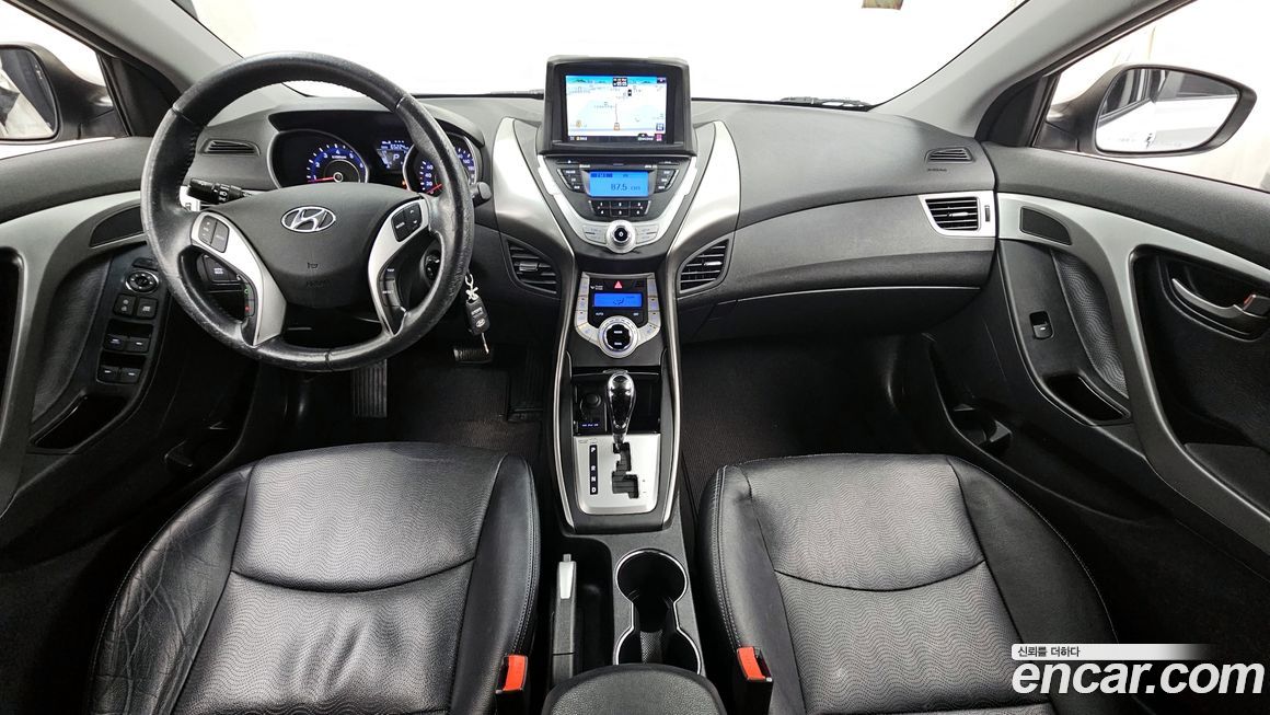Hyundai AVANTE 2012