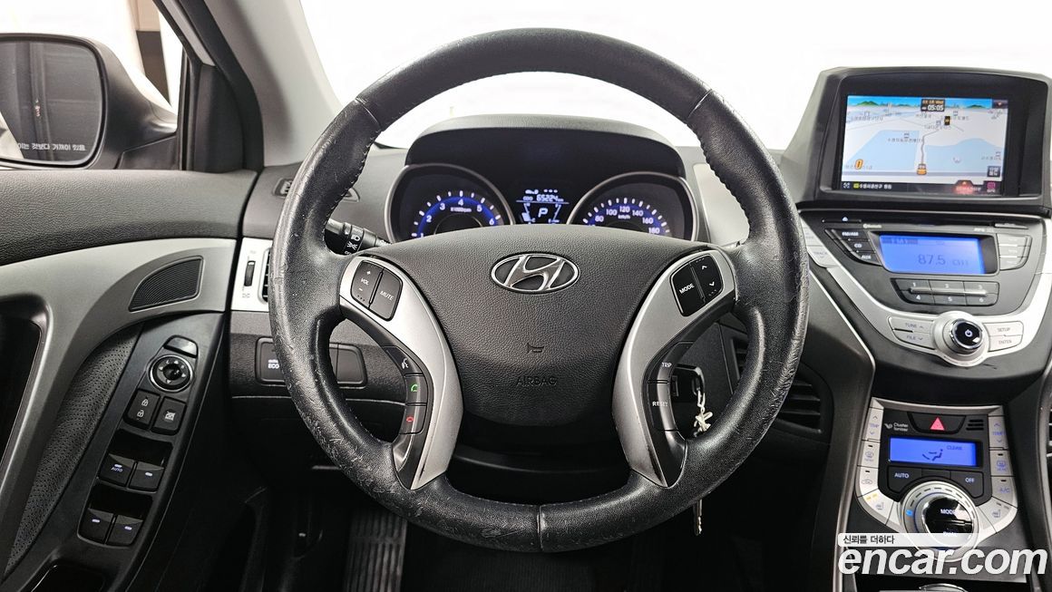 Hyundai AVANTE 2012