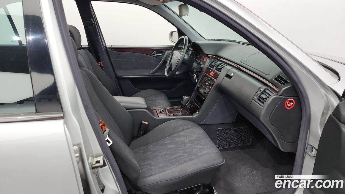 Mercedes-Benz E-Class 2001