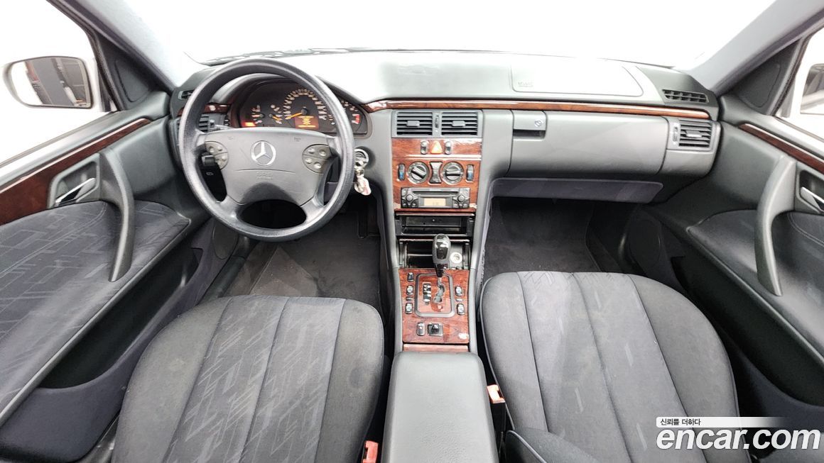Mercedes-Benz E-Class 2001