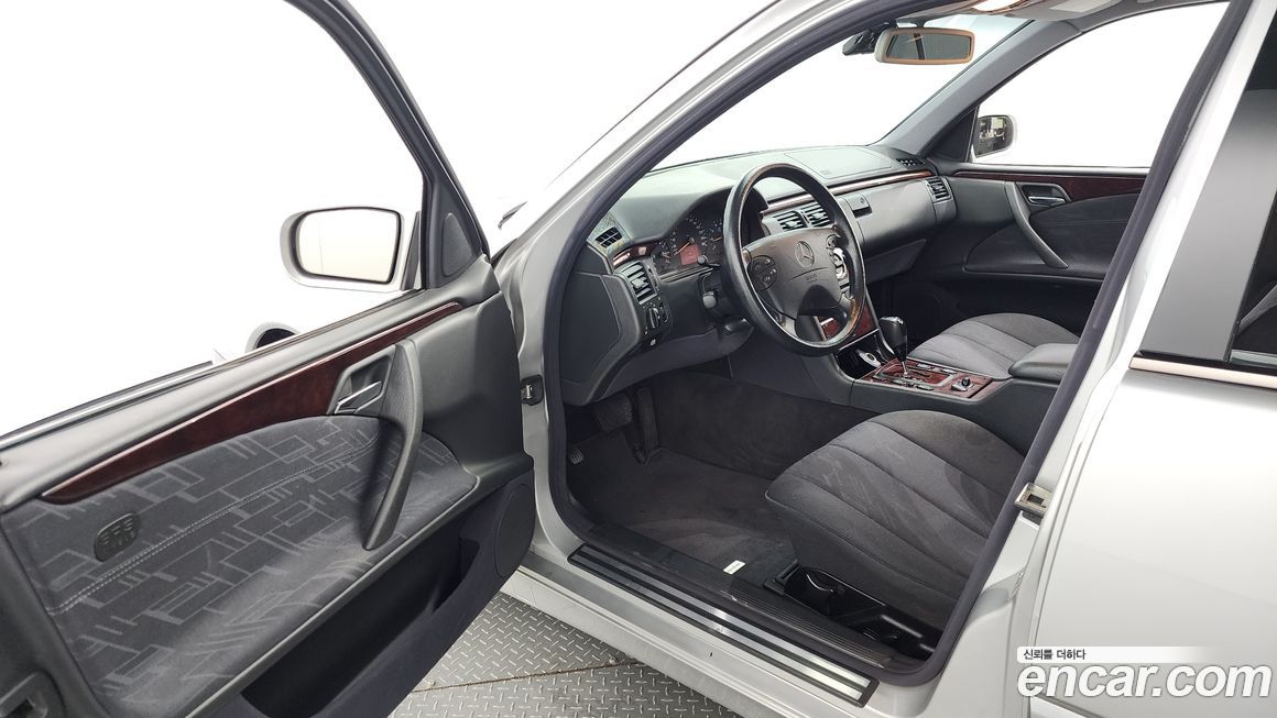 Mercedes-Benz E-Class 2001