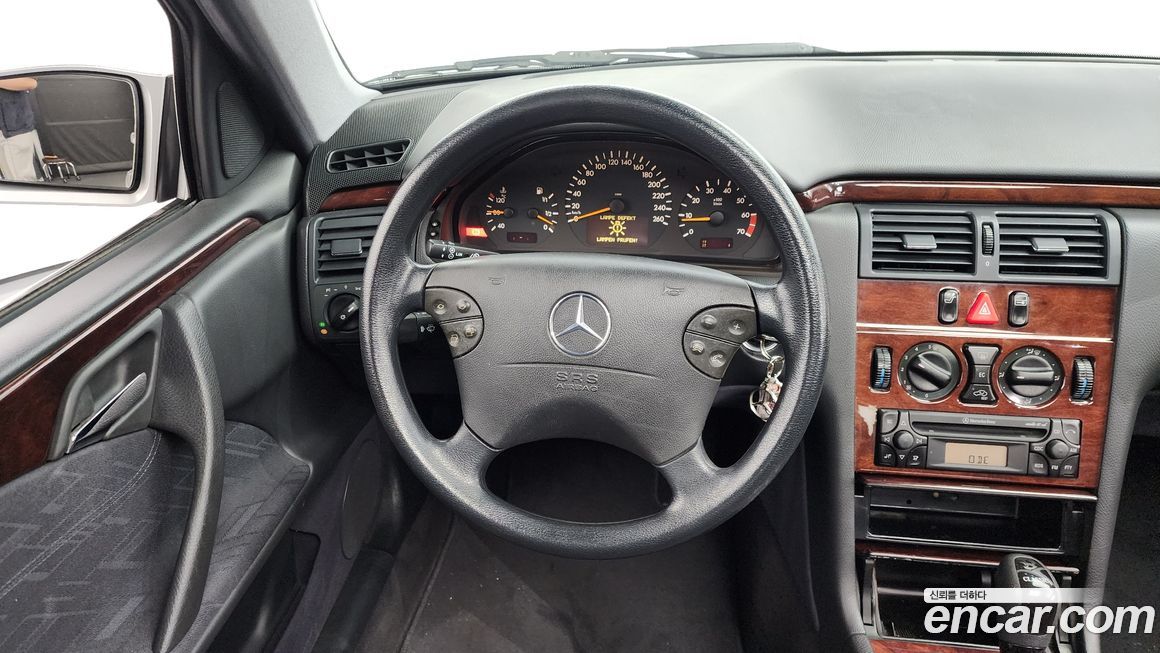 Mercedes-Benz E-Class 2001
