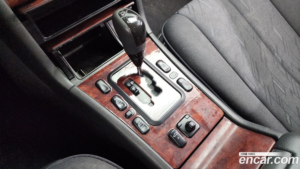 Mercedes-Benz E-Class 2001