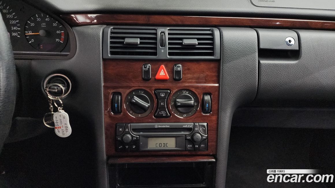 Mercedes-Benz E-Class 2001