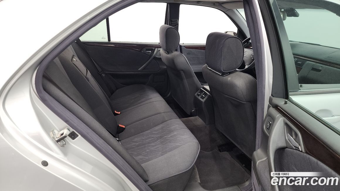 Mercedes-Benz E-Class 2001