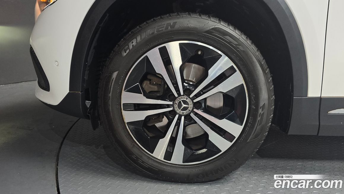 Mercedes-Benz GLA-Class 2021