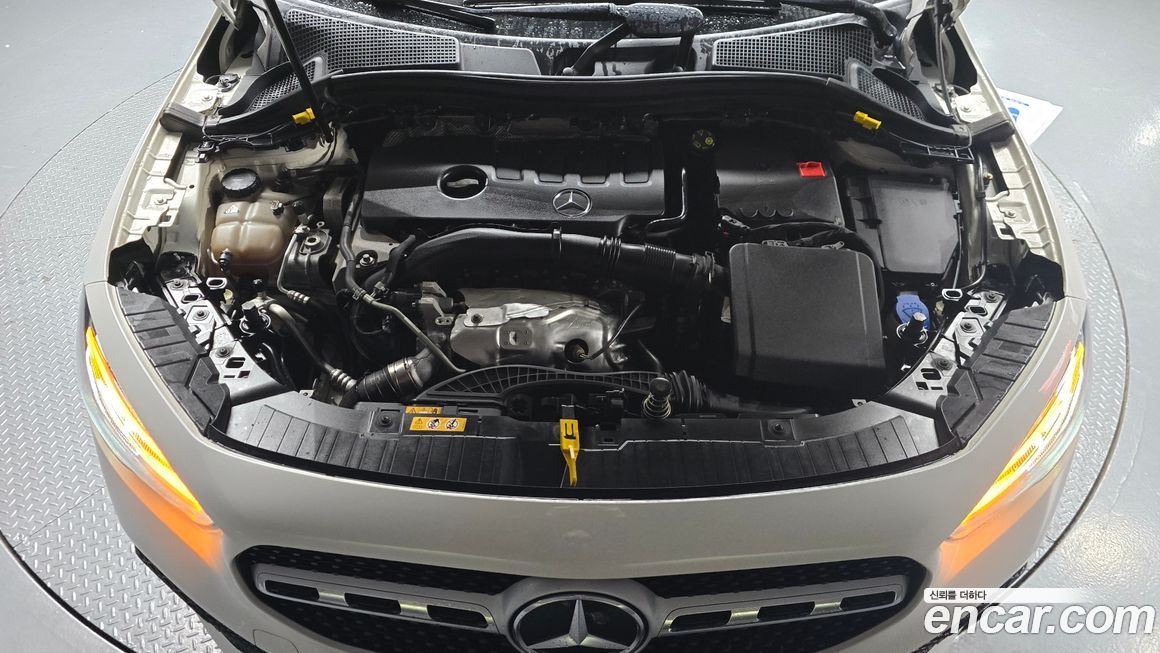 Mercedes-Benz GLA-Class 2021